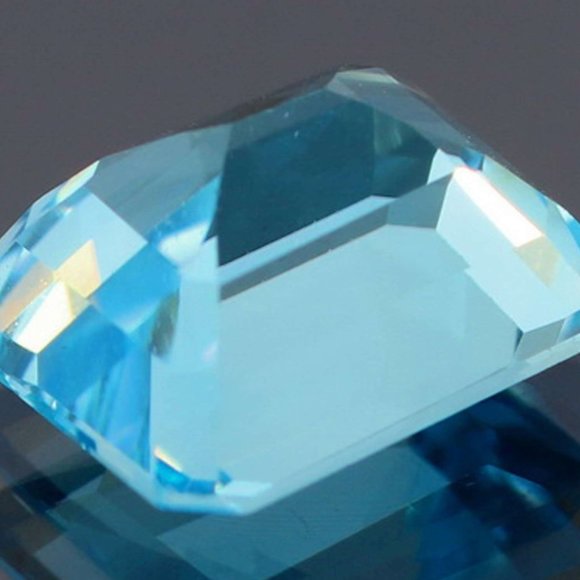 EXQUISITE LARGE SWISS BLUE TOPAZ!!! - Picture 3 of 3